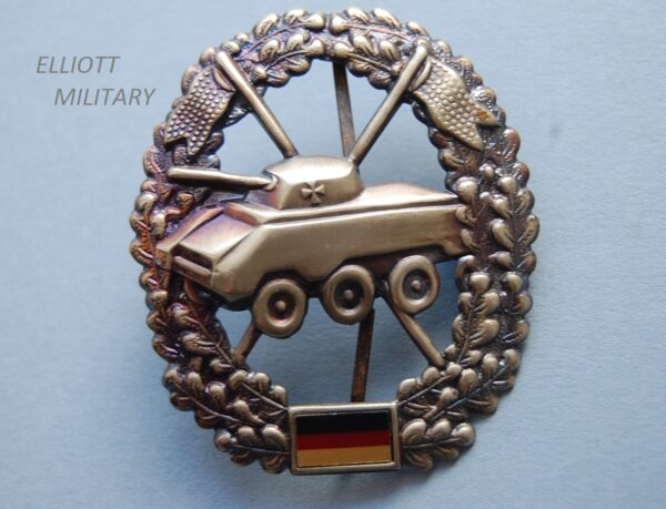 badge with tank within a wreath above the German flag