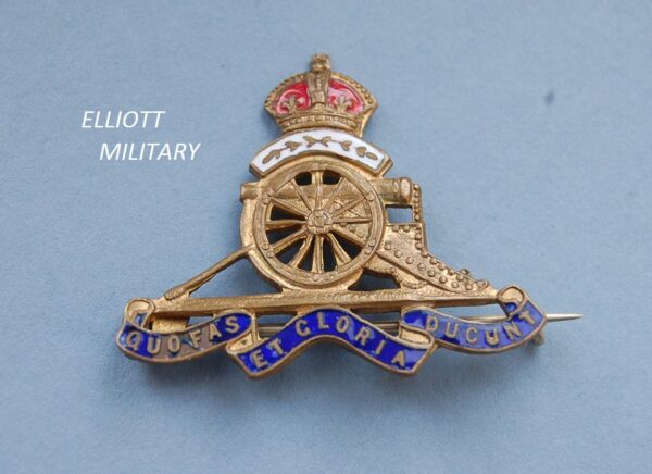 enamel pin badge with field gun and scroll below a crown