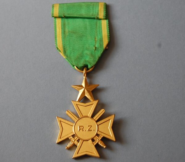 Reverse of medal with letters R Z in the centre of the cross