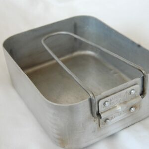 rectangular cooking pan with folding handle