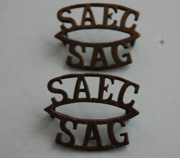 curved shoulder titles reading S.A.E.C/S.A.G.