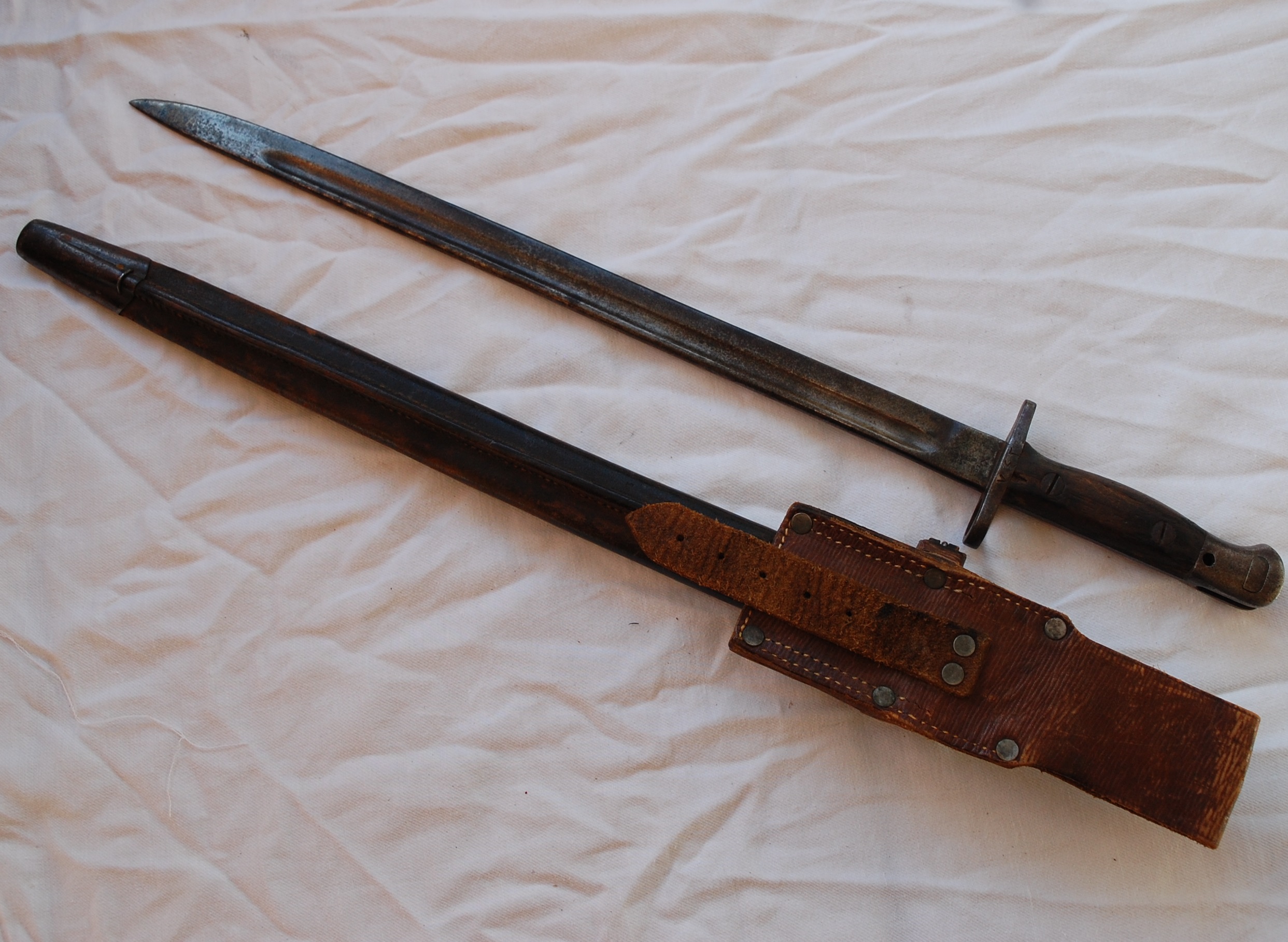British WW1 1907 Pattern Bayonet With 1914 Frog (RARE Maker - MOLE) - Image 2