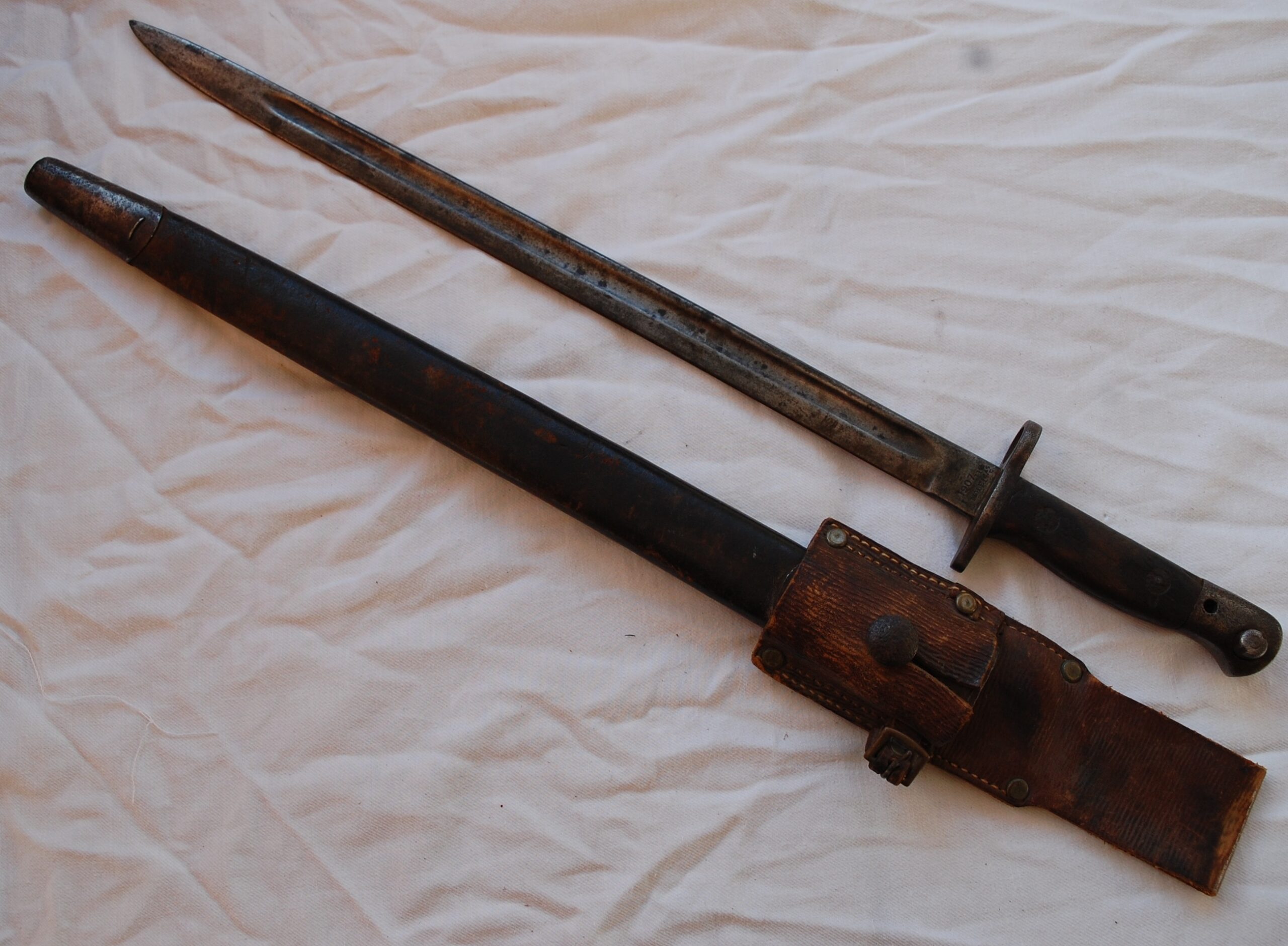 British WW1 1907 Pattern Bayonet With 1914 Frog (RARE Maker - MOLE)
